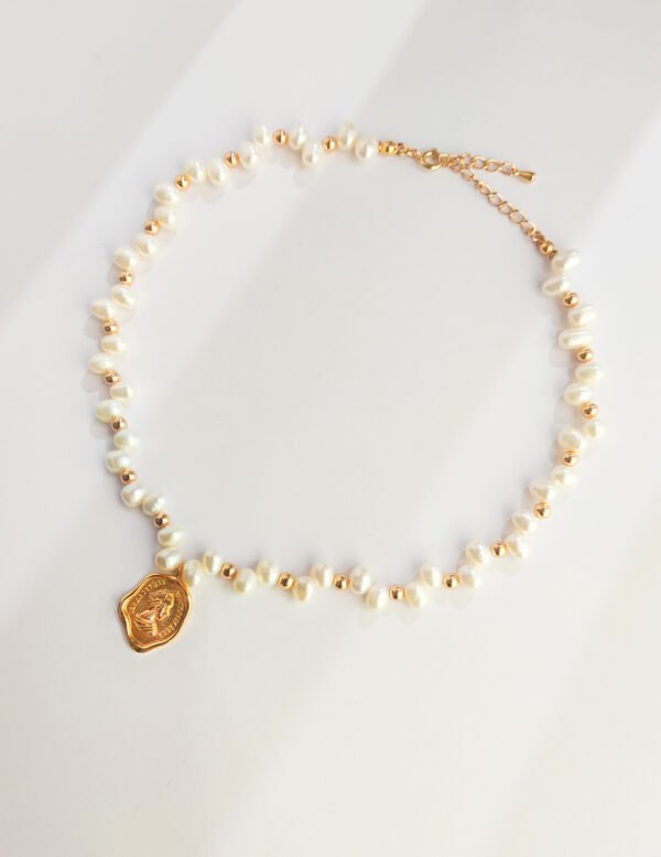 Queen brand natural pearl necklace