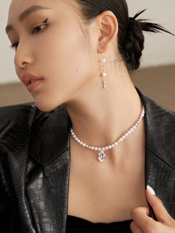 Silver colored pearl necklace - Image 7