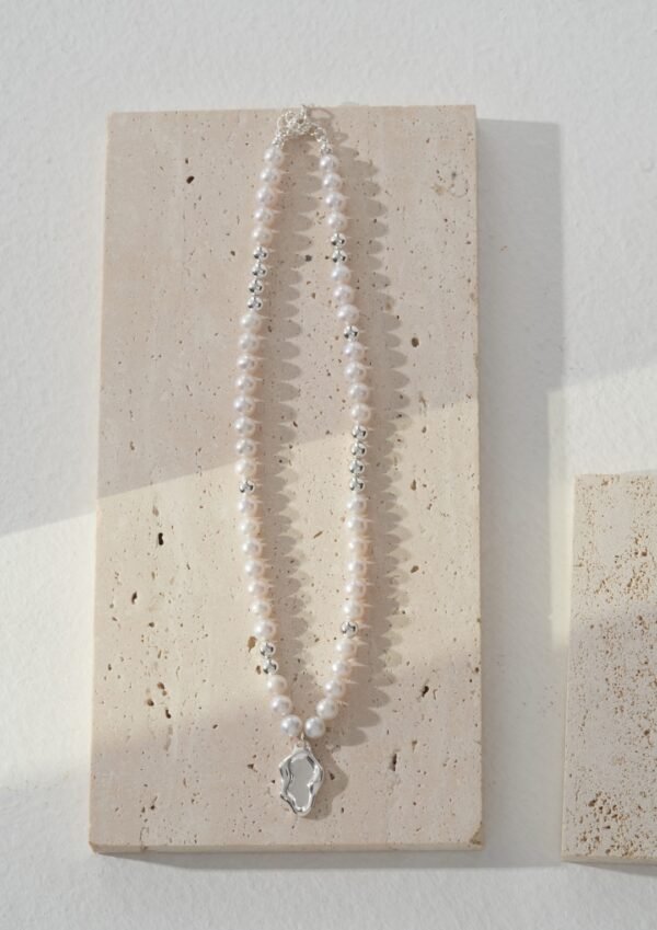 Silver colored pearl necklace - Image 5