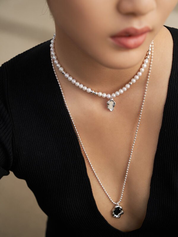 Silver colored pearl necklace - Image 6