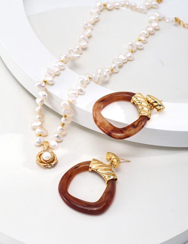 Modern ethnic style resin earrings - Image 4